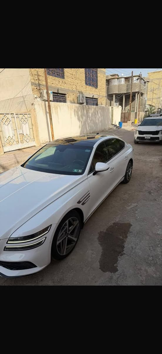 سلام عليكم الحلال للبيع جنسز g80 السياره فول برستيج للبيع مع الرقم رقمه مميز شنو موصافت تريد موجود ضربته كلش حلو شبه كفال وسعرها هم حلو مثله ٢٨٠ و بيه مجال حك الجيه ***********
