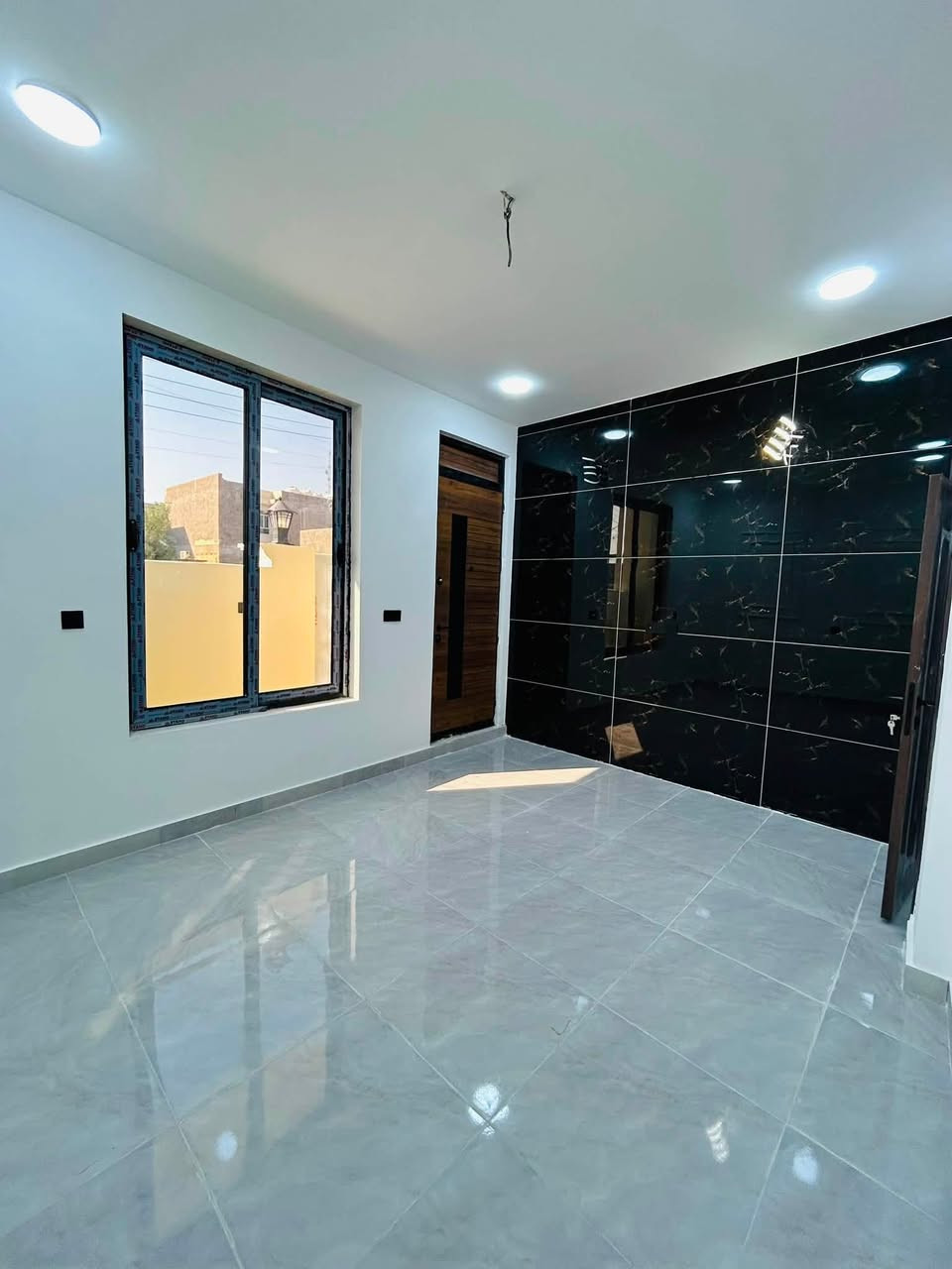 🏠#للبيع_بيت_50متر واجهيه 5متر نزال 10متر
🏗️بناء طابقين وبيتونه 

📍العنوان #بغداد_الدور_البوعيثه
⬅️مجمع العيثاوي

🔹يحتوي البيت على؛
✅غرف منام 2
✅ستقبال-
✅مطبخ-
✅مجمع صحيات 1

🔴 ملاحضه البيت جاهز للسكن ✨ 

🔹نوع العقار طابو زراعي سند 25 اقرار محكمه

🔴السعر 89""مليون 

🔹البيت واضح بصور للاستفسار خاص او الاتصال على الرقم  
 واتساب ♦️***********♦️
