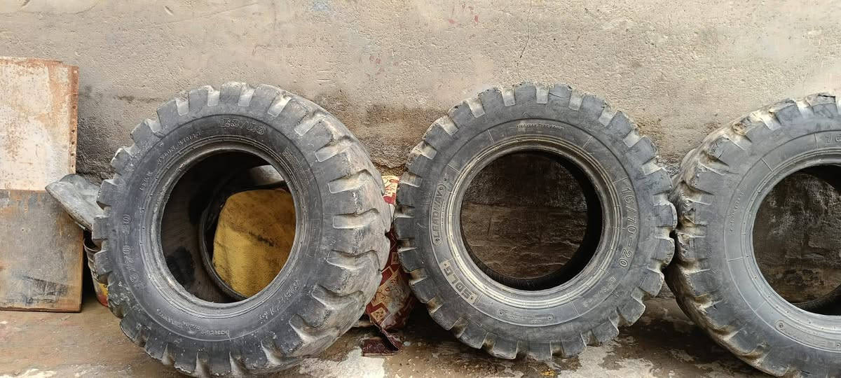 السلام عليكم تايرات شفل صيني الجي918
القياس20 -70 /16(📞***********
