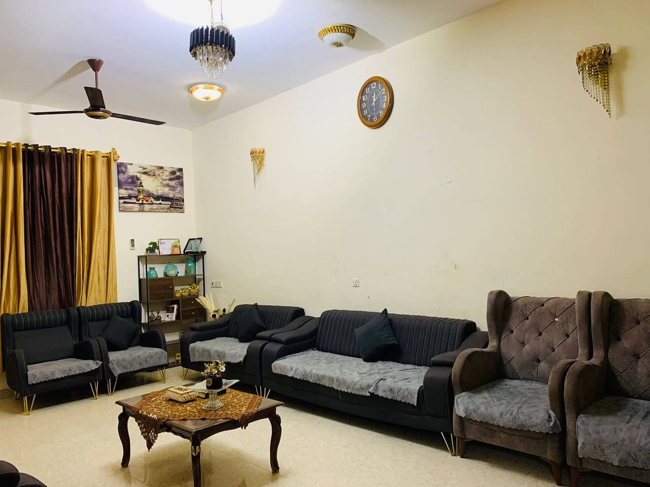 السلام عليكم 
بيت خلف الحمام مباشرتا  للبيع 
مساحة البيت بالسند ١٠٠ بالواقع ١٢٥ تفاصيل البيت  صالة +استقبال + مطبخ + صحيات خارجي داخلي الطابق الأرضي اما عن الطابق الثاني ٣ غرف نوم بينهن ممر+ صحيات إضافة إلى السطح أيضآ بي صحيات الموقع مميز جدا قرب كورنيش ديالى والبناء حديث 2023
والاستفسارات اكثر عن السعار وباقي تفاصيل اتصل على الرقم يوجد وتساب وتفاصيل اكثر
***********
‏‪***********‬‏
