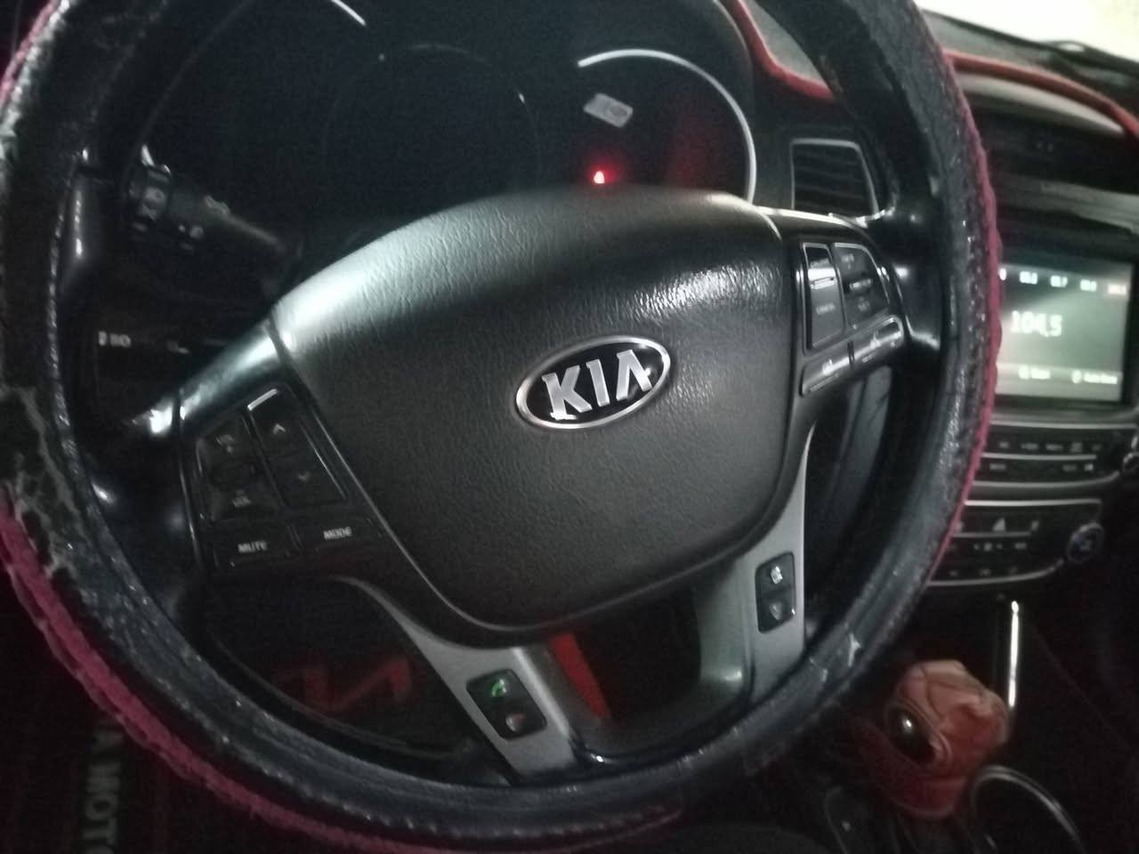 كيا سورنتو اعلى فئه فول مواصفات لمتد  SXL  محرك 6سلندر موديل 147راكب 3قطع تبريد فور ويل كير ومحرك شرط كفاله صبغ ربع بنيد فقط ماشيه 95الف حقيقي مكان السياره كربلاء بيع او مراوس كيا سيدونا***********
