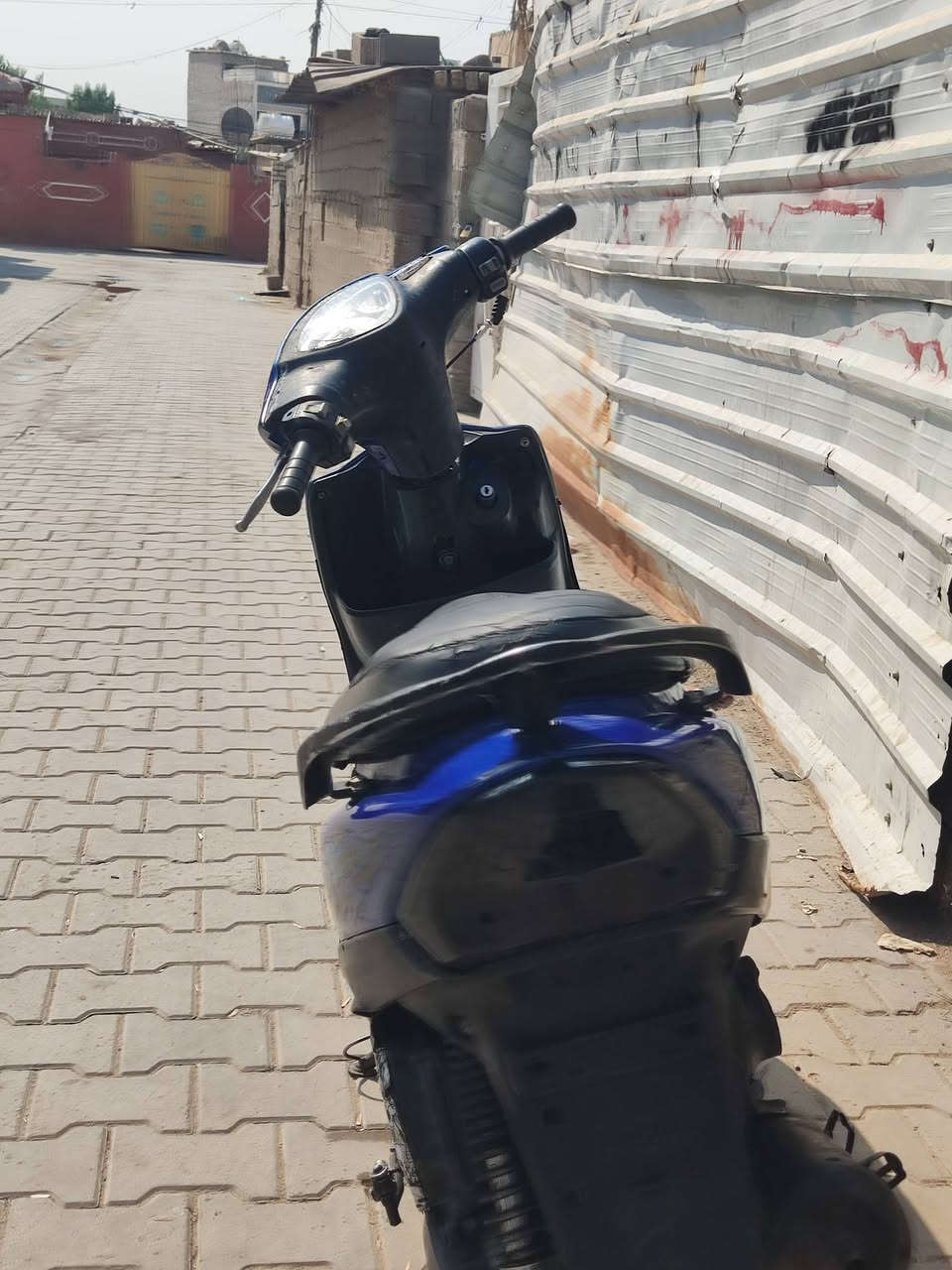 دراجه ماكس عدله بلادي كامله شغاله سلف وهندر ب400 وبيه مجال شلعه مو كلش بس معدل
