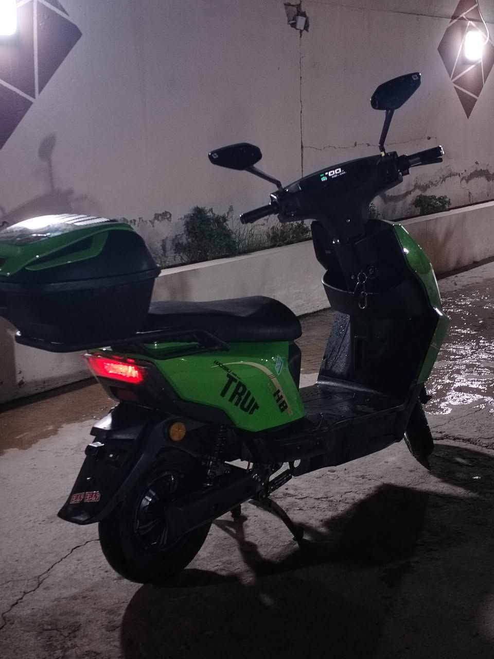 السلام عليكم سكنس للبيع
السعر 350 وبي مجال قليل 
مواصفات 5 باتريات
ملف نحاس بقدره 1000واط
ثلاث سرع
1و2و3
شاحنه اصليه ومرايات
التواصل علا الرقم
*********** بي واتساب
***********
