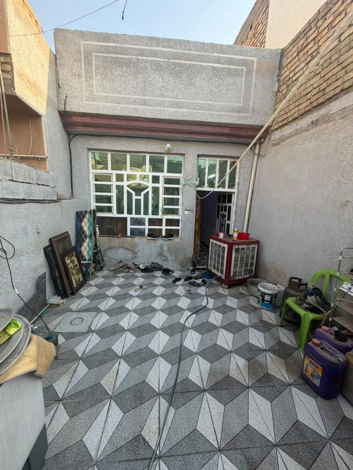 بيت للبيع المساحه75 طابق واحد شارع ابو سمير منطقه ٢٦ بظهر التجاري قرب أسواق الدراجي السعر 60 قفل للاستفسار واتساب فقط ***********
