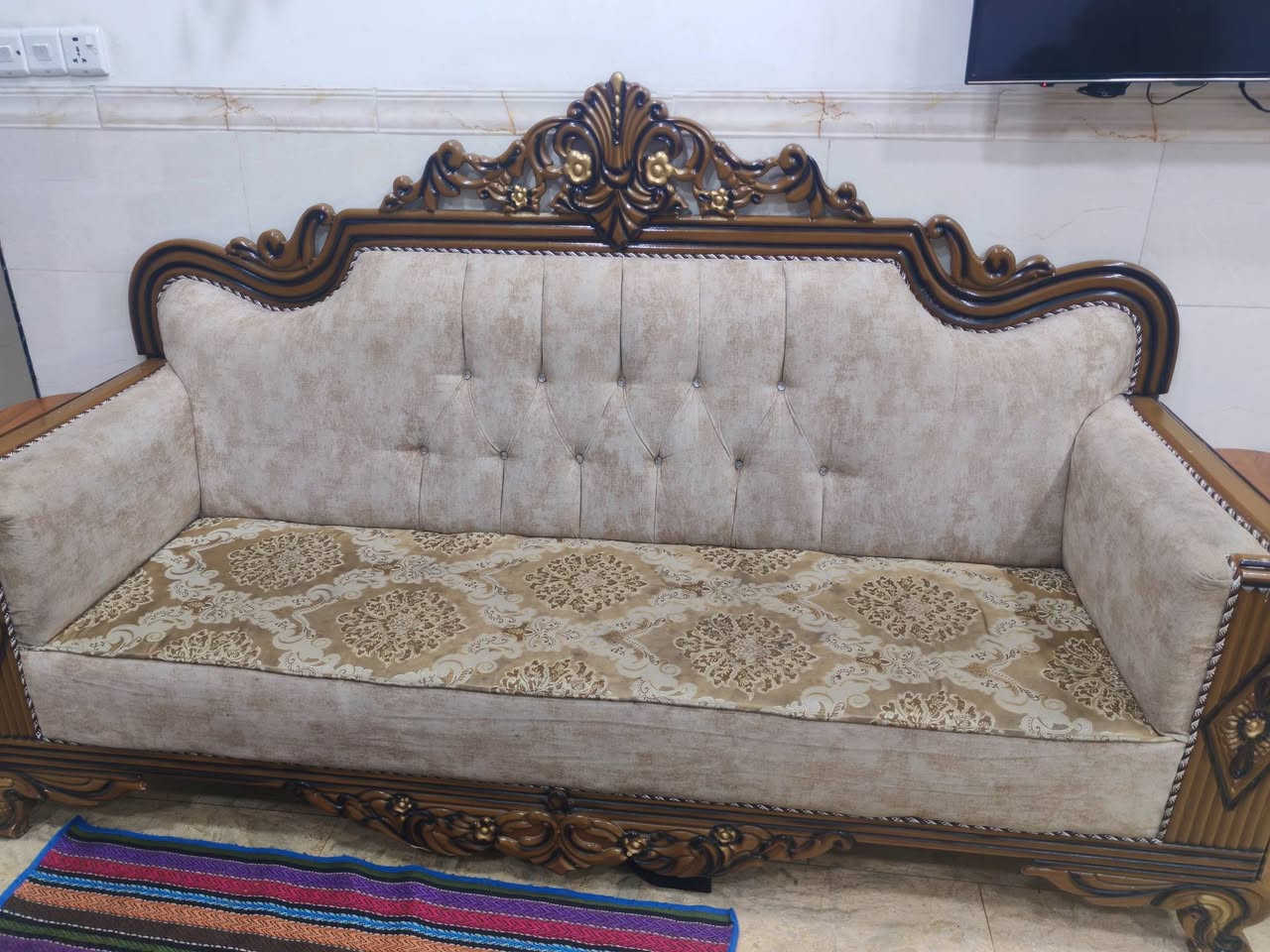 سلام عليكم تخم  10 مقعاد اخو جديد نشافتة ٩٠ بل مية تخم ملكي تفصال تخم يخبل السعر 1150  وبي مجال العنوان بغداد الكمالية رقم ***********
