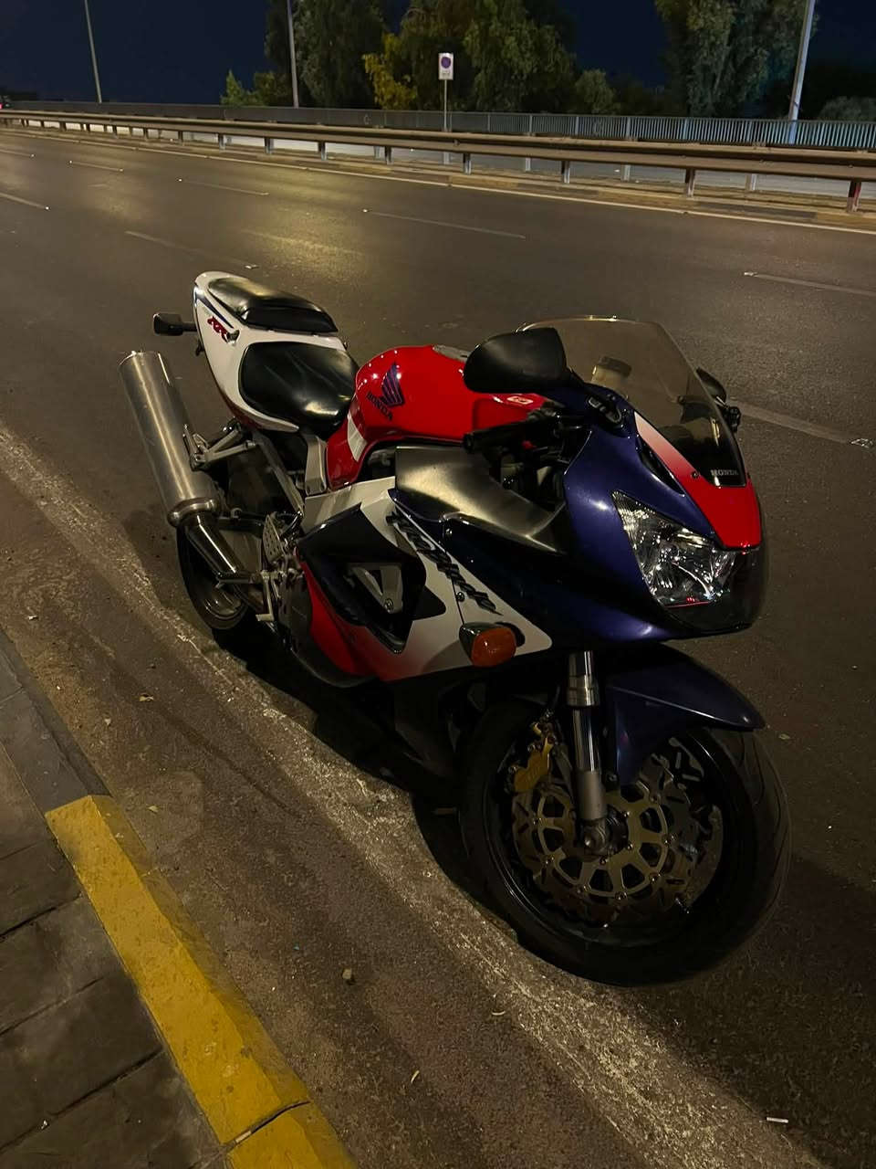 دراجه هوندا CBR 929 موديل 2001 للبيع 
دراجه اتخبل ونظيفه تاخذها ربع دينار متصرف عليها                            
الدراجه ماشيه 60 الف وبحاله الوكاله فوول نظافه 
السعر 42 وبيها مجال
الرقم *********** واتساب
