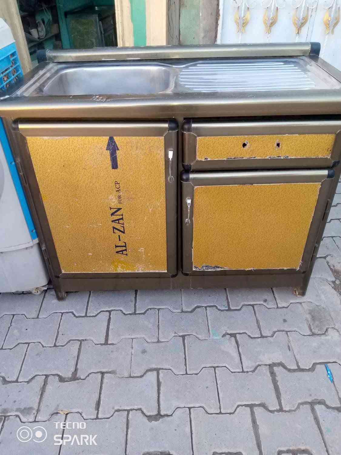 غراض منزليه مستعمله لبيع
***********
المحموديه حي النور قرب المحكمه القديمه مجاور حي العداله 
اللهم صل على محمد وال محمد ❤️

نص مكتوب في الصور:
- TECNO SPARK
