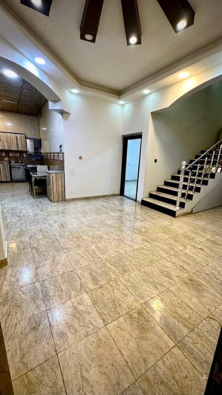 السلام عليكم ✋🏠
بيت للبيع الناصريه حي اور 
يتكون من طابقين كونكريت2️⃣  
الطابق لأول 1️⃣ استقبال🛋️  وغرفت نوم 🛏️ وصاله ومجموعة صحيات داخليه وخارجيه 🚻 وكلدور ومطبخ🧑‍🍳 🍴
الطابق الثاني 2️⃣ 
يتكون من ثلاث غرف نوم🛏️
وصاله ومجموعة صحيات داخليه وخارجيه 🚻 التواصل التصال على رقم *********** وتسابhttps://chat.whatsapp.com/CgF4j4SEF8eL8MxtcRHqut
