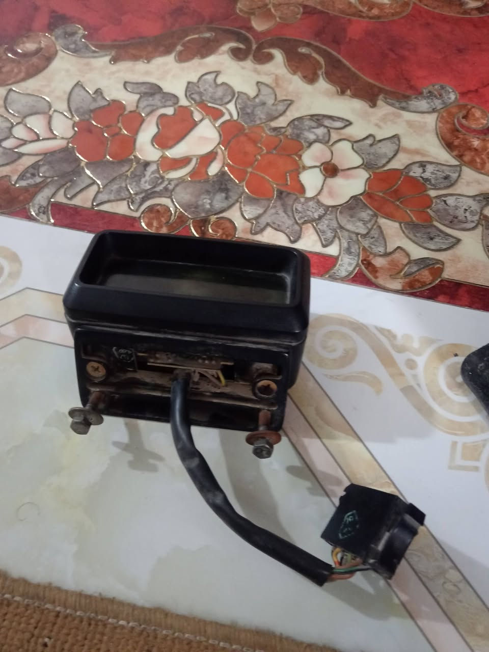 سلام عليكم البيع قليج البي كهربائي موديل ٨٨ وشاشه شخاله ***********
