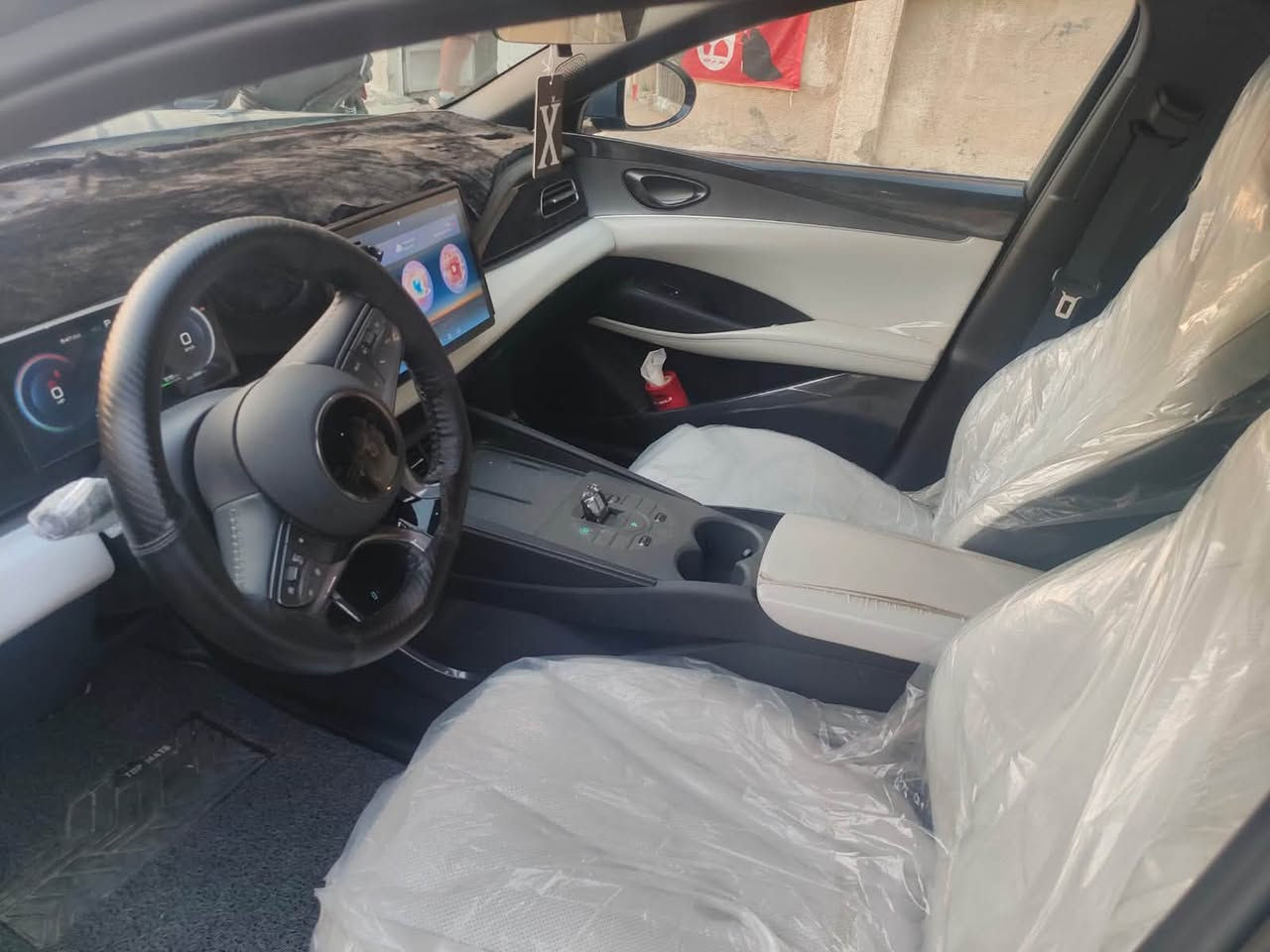 السلام عليكم للبيع بي واي دي سيل06بطاريه120
رقم بغداد السياره فول بانوراما5كامرت ماشيه5السياره بعدها جديده مكفوله كفاله عامه بس بيها رصعه بل باب السعر25500
المكان بغداد الشعب
للتواصل***********
***********
