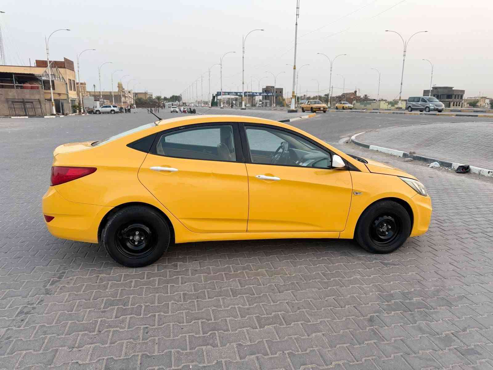السلام عليكم
اكسنت مديل 2013
خليجي 1600
مكينه وكير حداديه
تخم تاير تبريد مصفره هيئه وغرايم 
هزه جديده 
جاهزه مانقصه شي 
رقم قادسيه نكليزي 
هزه جديده 
مكان لسياره السماوه المركز 
السعر 73 وبيه مجال 
لاستفسار ‏‪***********‬‏
