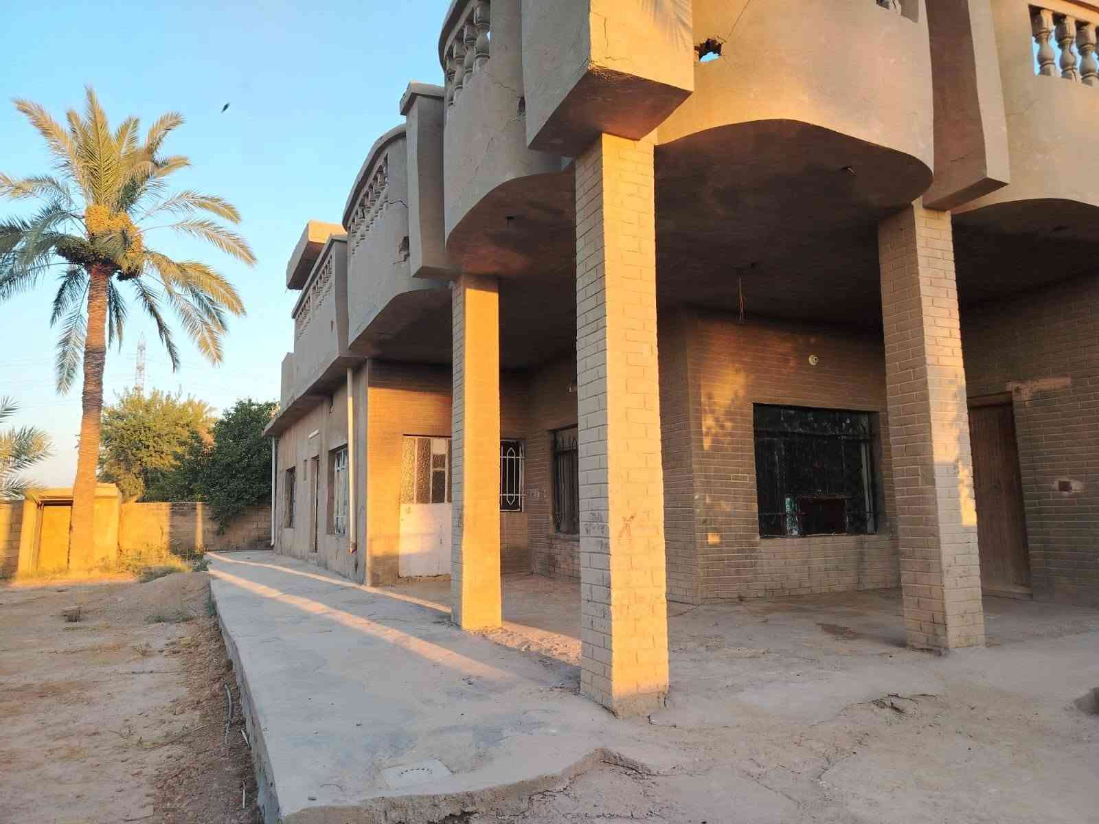 السلام عليكم ورحمة الله وبركاتة بيت البيع منطقت الراشديه قريت النورالمساحه 710مترملك صرف البيت على نهردجله يربط على طريقين من الناحيه ويربط على شارع العام الي يودي على ادياله السعر150مليون اخوكم الشيخ محمد نصيف النداوي للستفسار والاتصال ***********
