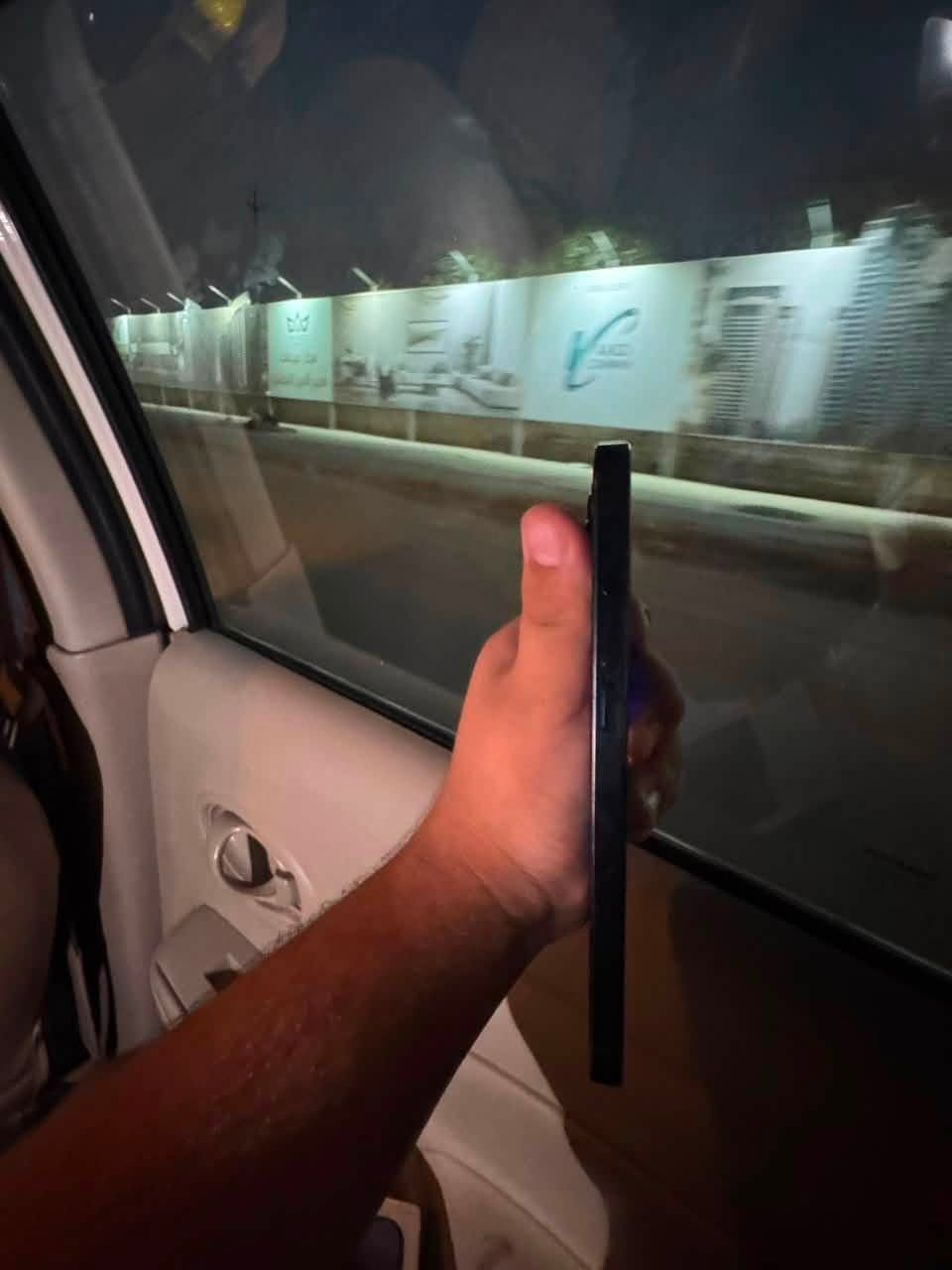 السلام عليكم ورحمة الله وبركاته جهاز ايفون ١٥برو ماكس الجهاز نضافه فول ولازلغ ابد الجهاز لامفتوح ولامصلح وين متريد افحص خيال مال زلغ مابي الجهاز اللون المميز النيلي الجهاز وياه كارتونة مطابقة الجهاز.فقط مشكلتة متوقف فيس ايدي بصمة وجه اثر وكعه الجهاز بطارية ٩٢ بلاد الجهاز ماستر ذاكرة ٢٥٦ مكاني بغداد ساحة عدن السعر ٨٥٠ وبي مجال 
***********
