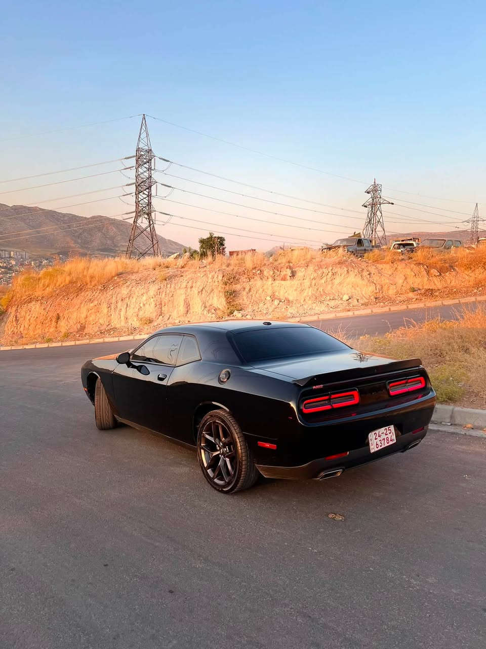السلام عليكم
اخوان  دوج جالنجر 2023. للبيع 
مواصفات sxt معروفه 
 ماشيه 80 الف ميل 
  كاتي تترقم شيمالي  
دهوك اربيل سليمانيه 
 حادث بنيد و جاملغ 
  بدون شاصي شرط 
 ارباك سستم مبل دركه ودشبول 
 مده رقم 90 يوم 
 مكان سياره دهوك. 
سعرها 168 مجال للشراي 
للتفاصيل اكثر  *********** واتس اب 
رقم شاصي بل منشور.
