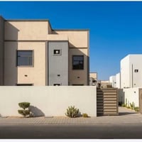 رهن • بمجمع الاميرات ٢ • ٢٥٠م