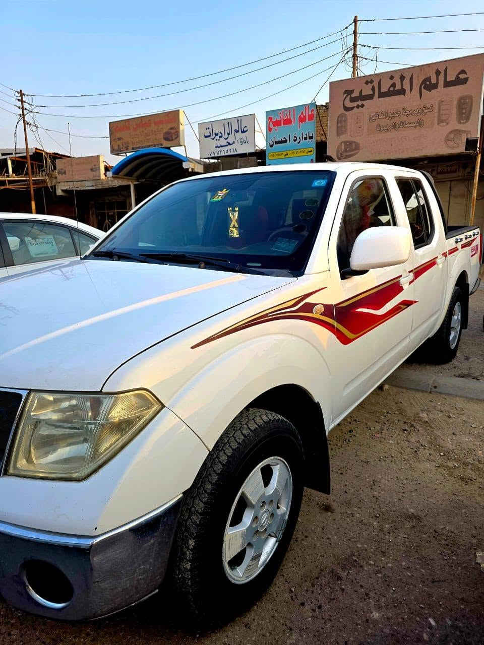 السلام عليكم سياره نيفاره للبيع موديل 2009 رقم بصره گير ومحرك مكفولات گير عادي بدي مكفول من الضربه تخم تاير جديد تبريد شغال ثلج محرك بلادي مجفت كله اصلي ياباني على الشرط لا دخان ولا تبخير راعيها بل بصره صدر جديد خلفي امامي مشط جديد راديتر جديد السعر 65 اتصال ***********
