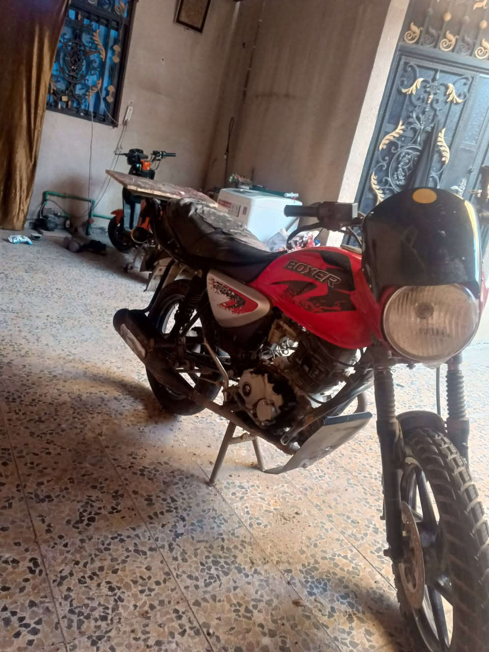 السلام عليكم بوكسر 2023
رقم باسمي سعر مليون ونص 
بيه شوي نقوصات بصيطه 
عنواني بصرة يم محكمه الكزيزه 
رقم ***********
