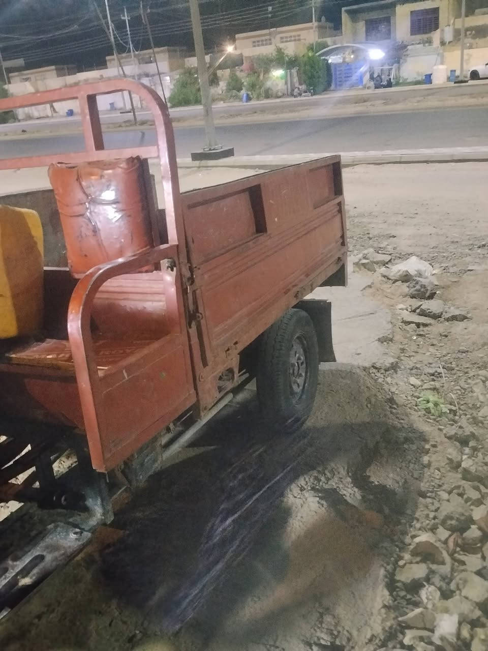 السلام عليكم ستوته للبيع رقم سنويه فقط شاصي طاق باج بطن ومسوينه سعر 9/ وبيها مجال قليل*********** العماره
