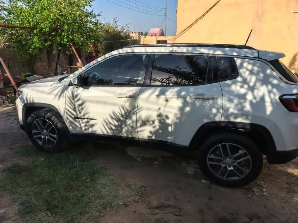 سلام عليكم جيب كومباس موديل 2018  
فور ويل 4x4
لون ابيض لاتيويد 
فول مواصفات ماعدا البونوراما 
مميزات السيارة 
كار بلاي مع شاشة كبيرة 
كاميرا خلفية
ادامة كاملة 
بصمة ابواب مع ترحيب  
سايد بريك بصمة 
وضعيات القيادة 
مثبت سرعة 
رقم كربلاء مشروع وطني بأسمي تحول ثاني يوم
هزة جديدة سنوية 31
طخم تاير جديد
محرك 2400 مكفول 
كير 9 نمر مكفول 
تدفئة تبريد قطعتين كفالة 
داخلة في حالة ممتازة
عدد المسارات 86 الف ميل 
حدادية 100%
السعر واتساب ***********
العنوان النجف
