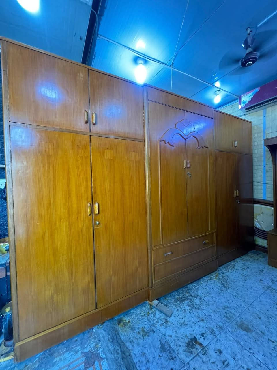 غرفه نوم ام السته مستعمله طابقين داخل وخارج صاج ضهر جرجوبه خمسه ملم نظافه ٩٠ بالميه عنوانه كوت حي الجهاد شارع النجارين نجارة ومعرض الحجامي الاتصال او مراسلة الصفحه سعره مع الشد والنقل علينه داخل الكوت ***********

نص مكتوب في الصور:
- *********** ***********