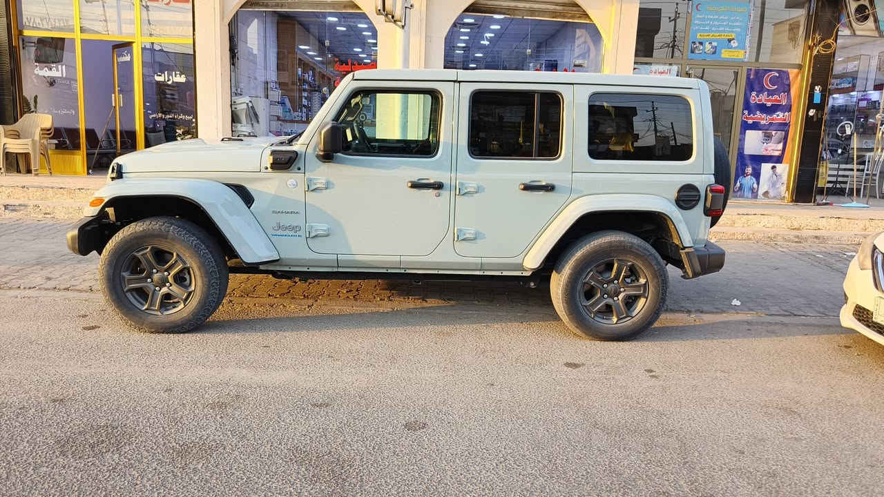 🚙 Jeep Wrangler Sahara 2024 ⚡ 4xe Plug-in Hybrid 🇺🇸
وارد أمريكي 4 أبواب 
📊 الممشى: 20,000 ميل فقط 
📄 Clean Title ✨ 
حالة السيارة ممتازة ونظيفة جداً 🔧 بدون إضافات – ستوك 👤 استخدام شخصي
سيارة للّي يعرف قيمة الرانجلر ويريد موديل حديث، هايبرد، ممشى قليل، ونظافة عالية.
✅ الفحص مفتوح للمشتري بأي مكان يختاره
✅ السيارة جاهزة للفحص والمعاينة
✅ لا توجد إضافات أو تعديلات مخفية
📍 البصرة
💰 السعر: [36000] دولار
📞 للتواصل: [***********]
