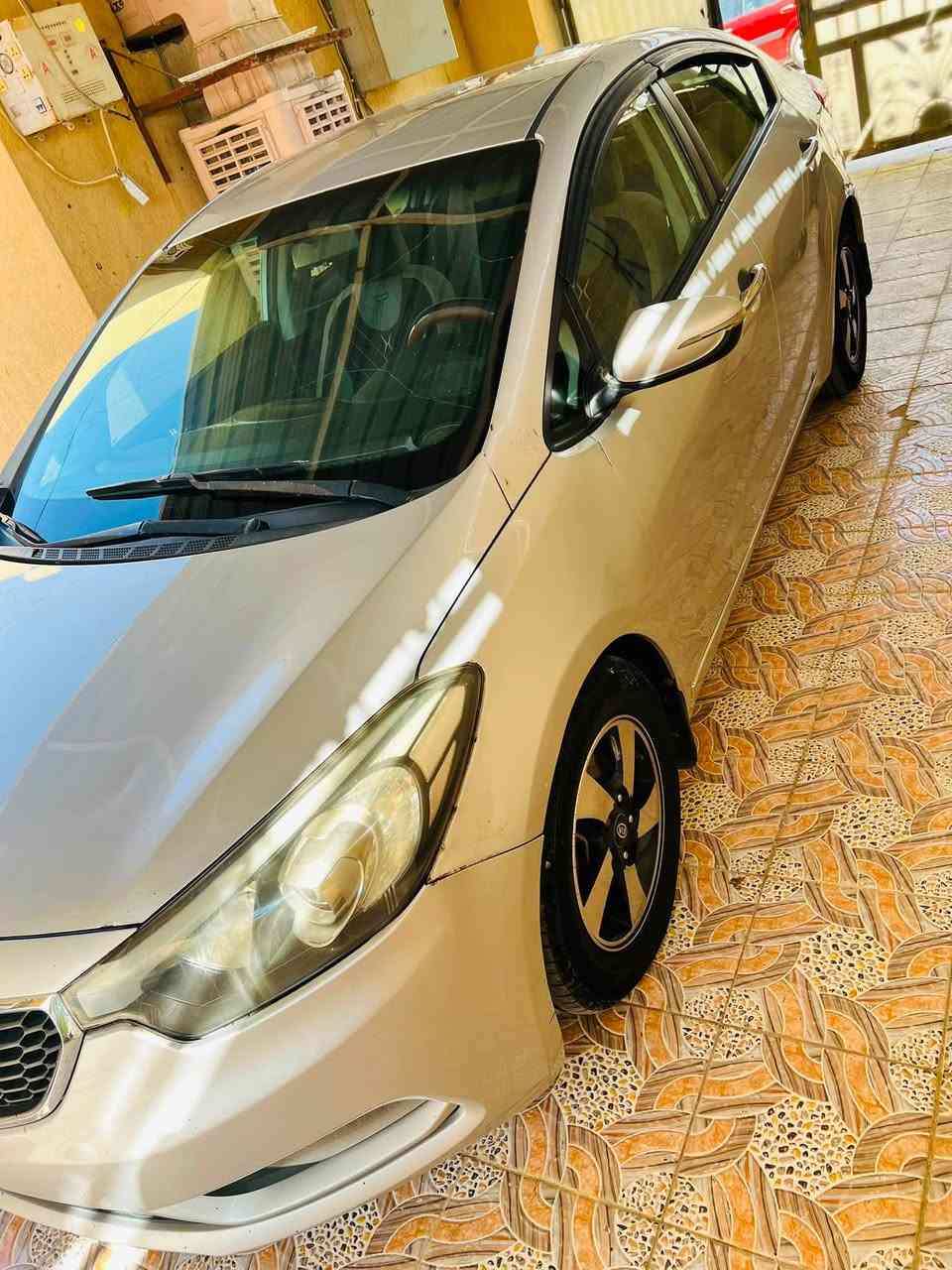 فورتي ١٥ مكينه ٢٠٠ تخم تاير جديد كله جديد سياره احلى من الصور ماناقصه كلشي بيه قطعه صبغ فقط والباقي كله خير من الله سونار مرفق بل الصور السعر ٩٣ ورقه وبيه مجال تفاصيل اكثر الاتصال 

‭***********‬
