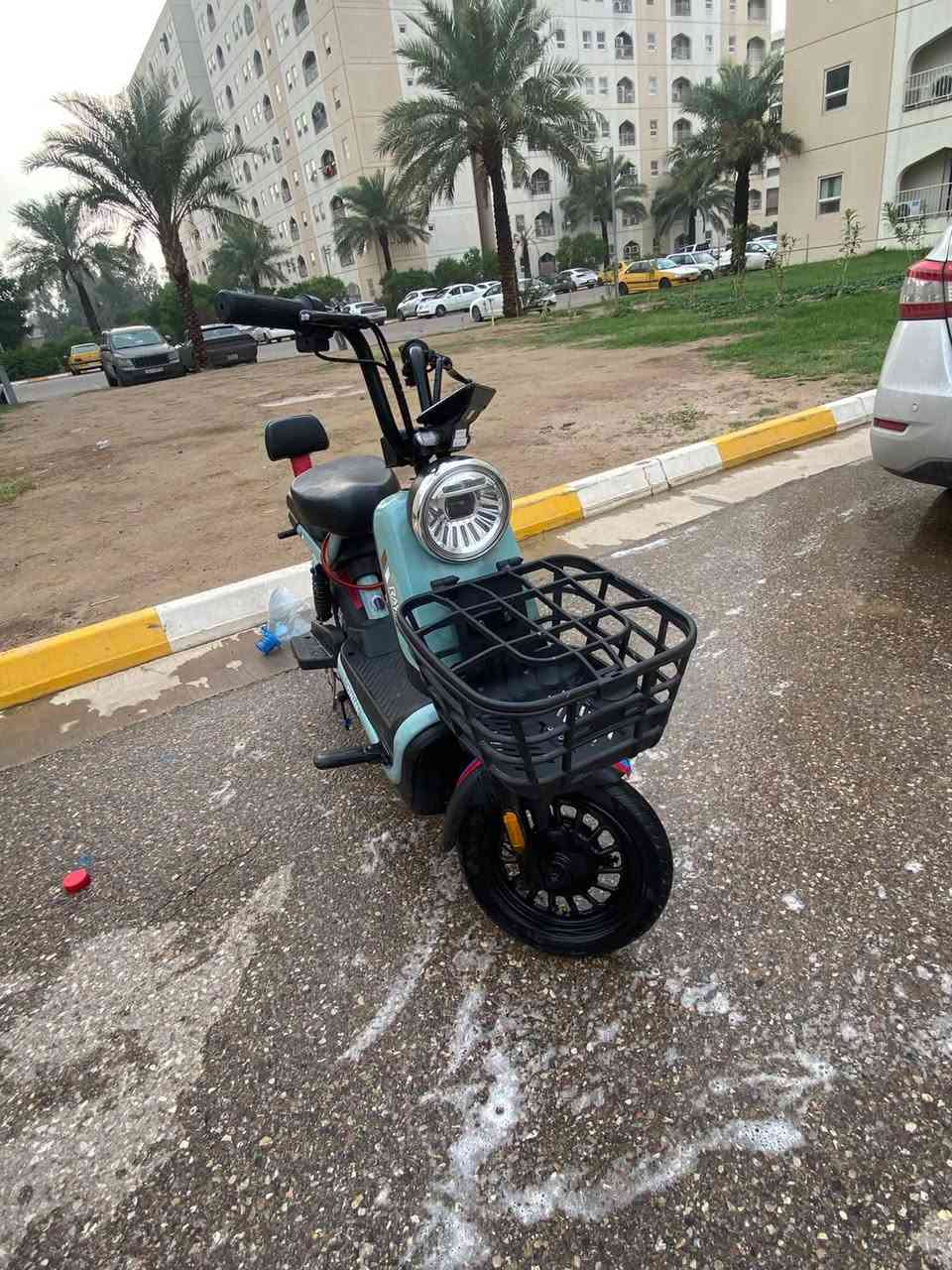 للبيع دراجه ريان حجم 14 اربع بطاريات سويج عدد ثنين وبيها تشغيل عن بعد ثلاث سرعات تاير امامي وخلفي جديد الدراجه كدامك نضيفه و حلوه 250 وبيها مجال قليل العنوان بسمايه رقم الهاتف ***********
