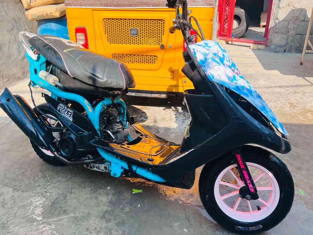 ماكس عدله ناشفه دراجه حلوه نصبتها تخبل السعر 450 وبيها مجال شي قليل للتواصل *********** واتساب فقط
