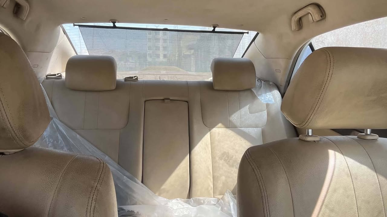 امكراند c8 محرك شكل الكامري حجم 2000 كيرها 6 نمر موديل 2013 مكفوله من الصبغ والتبديل بيها طخات بسيطه بدون تعمير لون ابيض بيها خياسات ع الداير ما مسويهن بعدهن تبريد شغال شاشة شادلها رقم مثنى مداور بأي وقت بدلتها كونترول كير وصار يروح هاف بالنمره مرات ومرات لا ينمر عادي كالاولي يحتاجلها برمجة ومحد يمنه يعرف يبرمج الكير السيارة تمشي وتوصلك وين متريد السعر 40$ الشراي يتواصل او يخابر ***********
