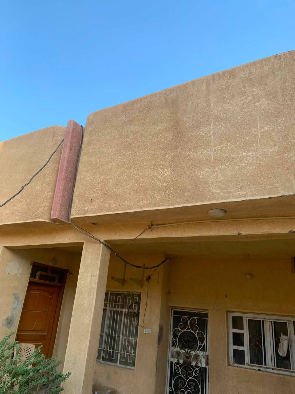 للبيع – بيت في حي الوحدة

📍 الموقع: حي الوحدة – خلف  أحمد ياسين.

📐 المساحة: 300 م²
📏 الواجهة: 15 م
📏 النزال: 20 م
شارع 10
✅ يباع كامل أو نصف حسب الاتفاق.

🏠 مواصفات البيت:
▪️ 5 غرف نوم
▪️ صالة
▪️ استقبال
▪️ حمام داخلي
▪️ البناء سنة 1990
▪️ البيت متروك، ويُعد فرصة مناسبة للسكن بعد التأهيل أو للاستثمار وإعادة الإعمار

للاستفسار تواصلوا معنا عبر ارقام 
***********
***********
