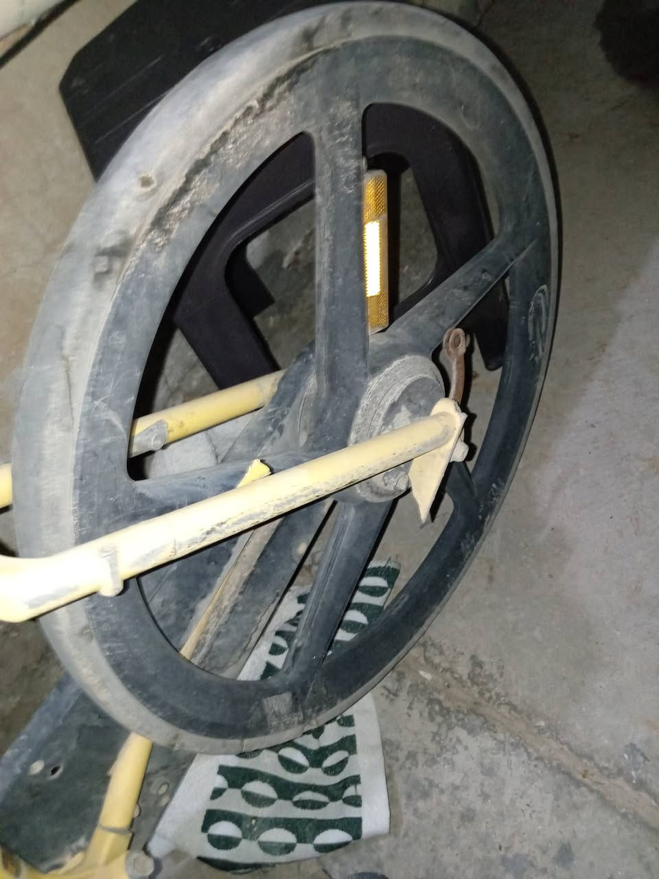 يبايسكل اوفو رياضي للبيع مكسور وعوزة لحيم ويرادلة زنجيل وبريكات تايراتة ما بيهن شي والبيسكل نضيف تواصل وتساب 
***********
او مازنجر خاص
