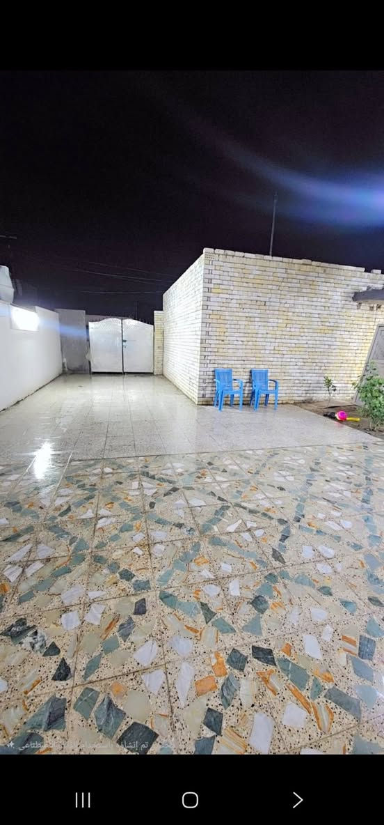 بيت مساحه 330متر على الشارع العام 
 خدمات كامله  محلات عدد 2
مكان الدار حي طارق القديم  بعد الصيطره الثانيه مجاور أفران الأصدقاء خدمات كامله  استقبال 9×4 
مطبخ بارد  5×5 +مطبخ حار 3 ×250
عدد الغرف 2 قياس الغرفه  7×4  غرف عدد2 قياس 6×4  صاله 7×5منور 7×2   البيت صب مسلح البيت جاهز سطح مطبك شتايكر
 سعر 215و بيه مجال
استفسار على الرقم ***********
