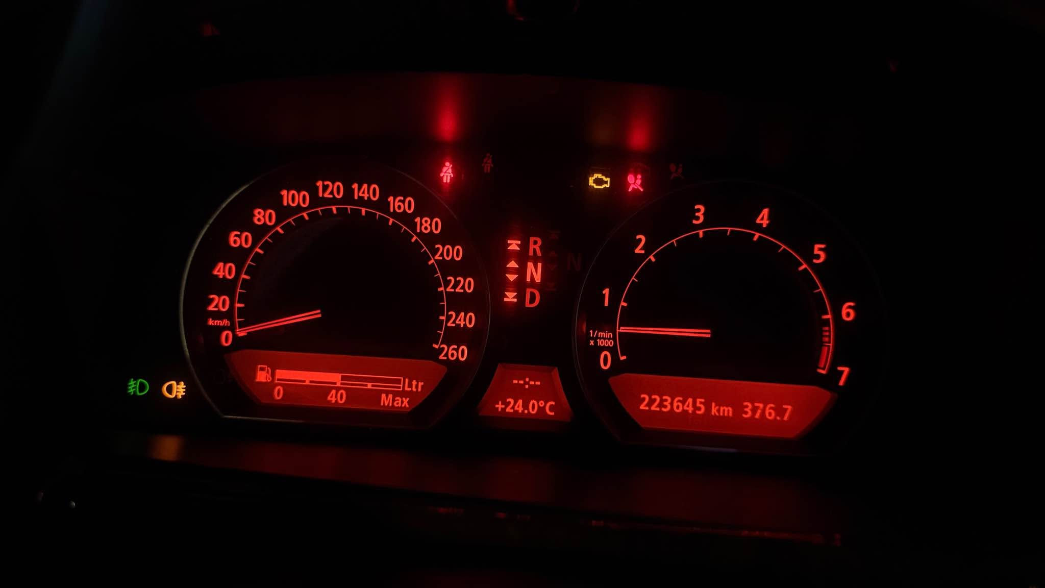 سلام عليكم BMW باخره 745li 2002 كفاله عامه بيهة بس جاملغ امامي صبغ بدون ضربه سياره جاهزه من كلشي حداديه مبدل قبل شهر دواخل نضيفه موضح بالصور محرك قبل يومين مبدله هوه وتفرعاته وشكو نقص بالسياره بدلته بدربي بيهة فتحه سقف كهربائيات كلهة شغاله كل البيبان شفط بردات شغاله خزن ميموري كل الكشنات تدفئه تبريد كل الكشنات بيهة لايت زنون كلش قوي الويل ما يحتاج اسولف بي مبين بالصور واكو مواصفات ماسولف بيهة ليعرف الباخره يعرف ع شنو اسولف تلفون شغال رقم انكليزي تحويل ثاني يوم 
السعر 125$ وبي مجال كلش قليل بيع مستعجل 
للاستفسار *********** الزبير, البصرة
