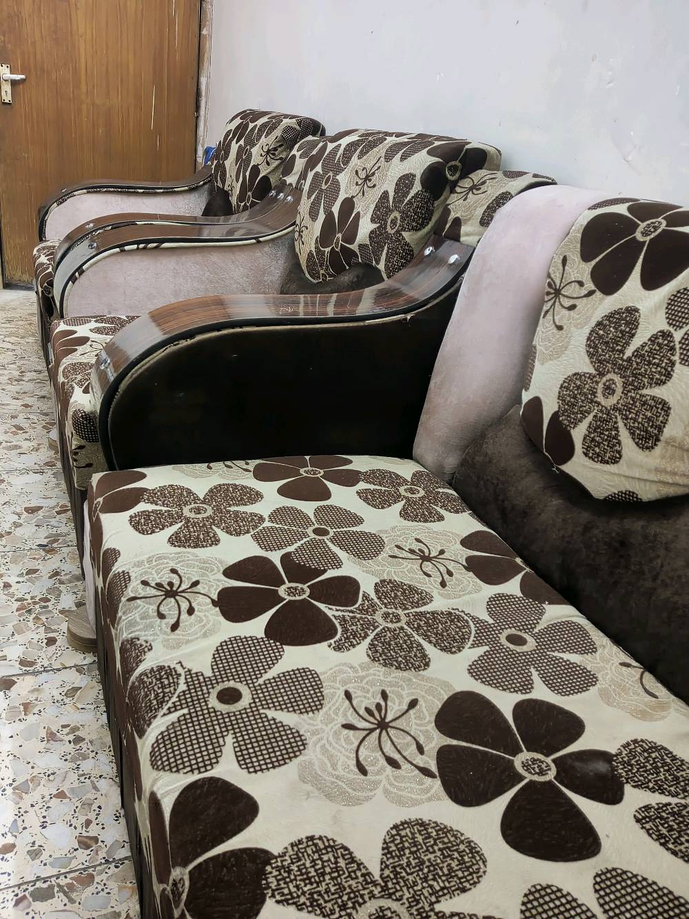 قنفه • نص كرسيين • مستخدم نضيف