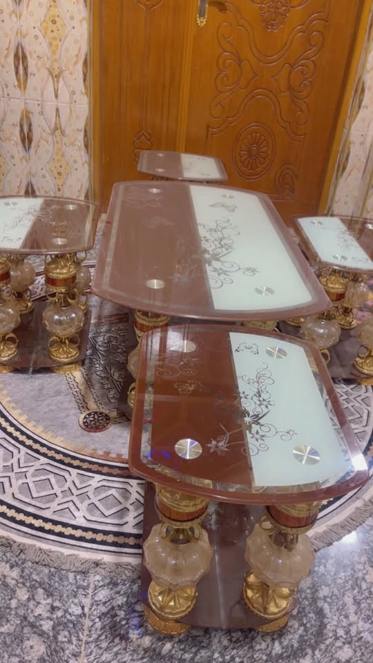طاولات • ٥ قطع • نضيفات