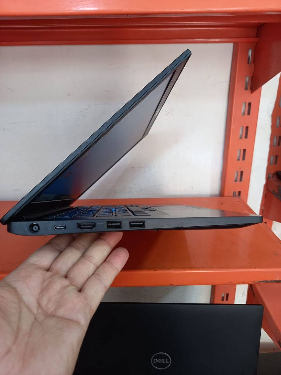 الشاشة لمس
لابتوب دل dell 7480
المعالج كور اي 7 الجيل 7
الهارد    256    ssd 
الرام 8.     ddr4 
حجم الشاشة  14 لمس
الشاحنة اصلية 
يحتوي على منفذ تايب سي للشحن او نقل البيانات
نظام التشغيل ويندوز 10 عربي انكليزي 
الملحقات شاحنة وجنطة 
السعر  250
***********
***********
يوجد توصيل

متوفر 
تتوفر مجموعة لابتوبات بأسعار مناسبة ومواصفات مختلفة
