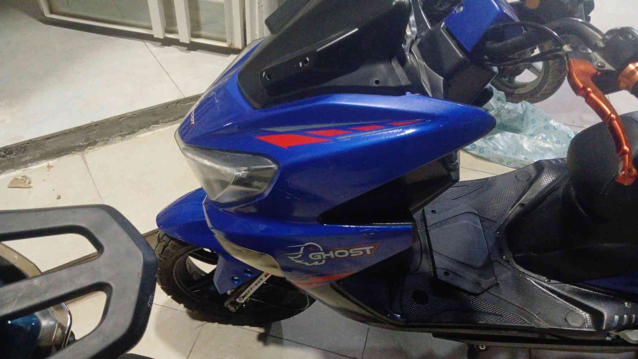 يا الله 
*للبيع دراجة Ghost 150cc موديل 2024*
وموديل 2023*
والأزرق 
- اللون: اخضر مميز (حبري)
- نضافة 95% مثل ما موضح بالصور
- مكينة وكير و كهربائيات شرط
- بريكات دبل دسك قدام وورا
- لايتات زنون و اشاير شغالة
- ويل احمر سبورتي
- مشتغلتها قليلة ونظيفة
- بيها حمالة جنطة خلفية
- يدات و بريكات سبورتي تعديل
الدراجة جاهزة ما ناقصها شي، 
*المكان: الحلة 
للاستفسار خاص.
او اتصال ***********
