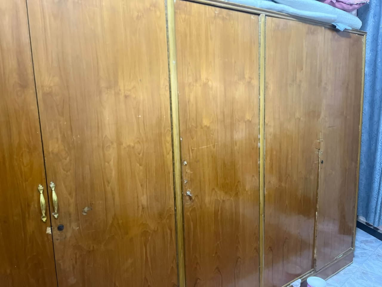 السلام عليكم
كنتور خمس بيبان يحتاجله بس شويه ترتيب صبغ ويدات بيبان فقط الكنتور قوي ونظيف من الداخل
للتواصل ***********
