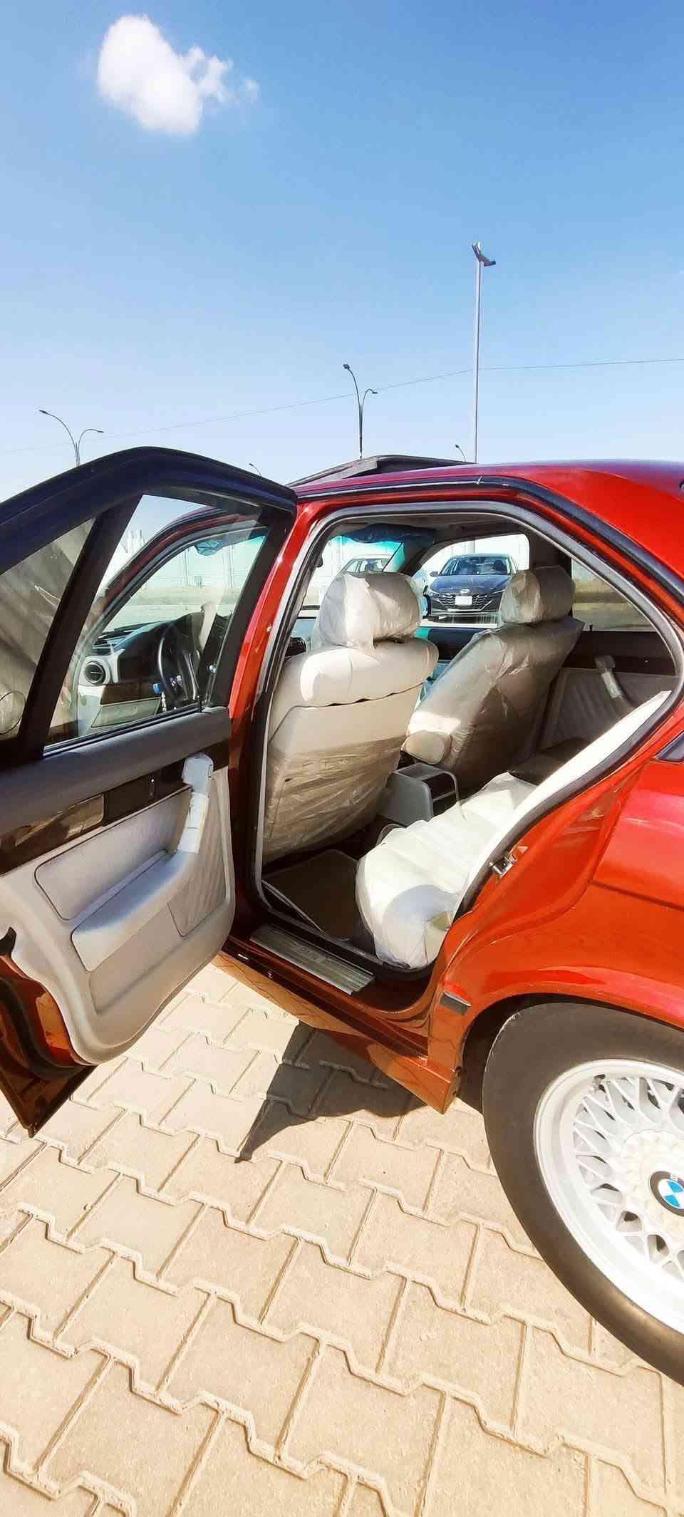 السلام عليكم               
BMW E34  525  
 موديل 1994 مكينه مسكر فانوس  سياره جاهزه وبلاديه بدون صبغ ماعدا قماره اثر جراد رقم اربيل دولي تبريد شغال كهربائيات كله بلاديه  سعر 95 وبيه مجال  العنوان البصرة الهارثه
 للأستفسار :***********

نص مكتوب في الصور:
- %52 11:09 الأصدقاء المقربون قصتك