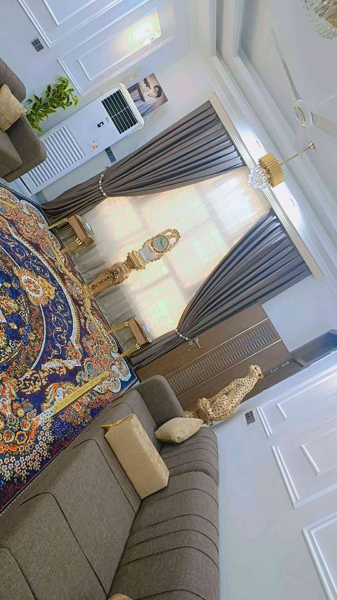 بيت طابو زراعي خلف شقق الزيتون مباشر ع شارع العام مساحه 1،400متر ويا مشتمل البيت فول كله كونكريت 4غرف نوم صالتين مطبخين براني 13متر صحيات داخليه خارجه ***********
