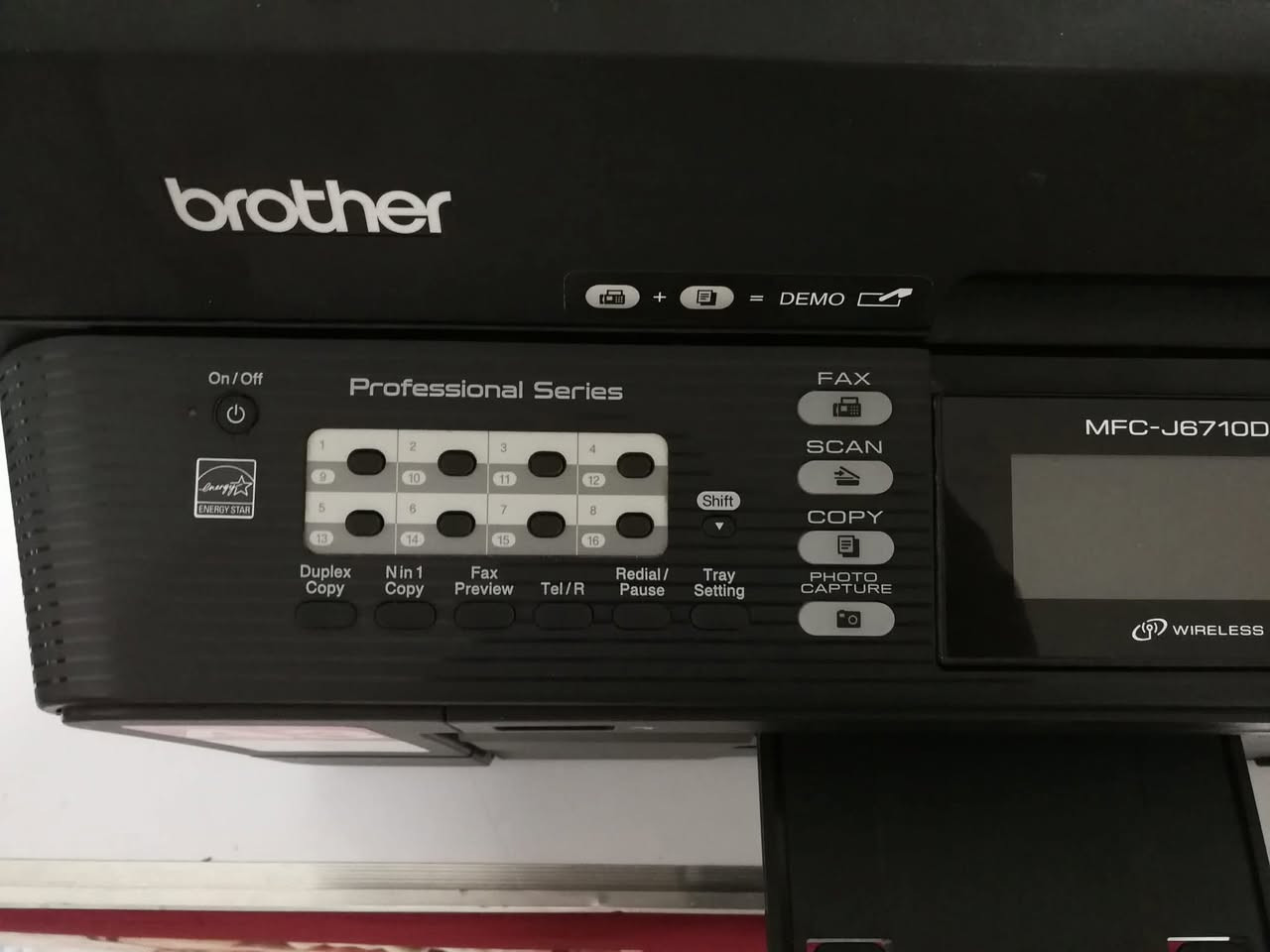 سلام عليكم طابعه برذر J6710DW
A3 A4

واي فاي طباعه من الموبايل والحاسبه

 فيدر للملازم - 

 كاترجات حقن خارجي بدون شرائح

فيدو متوفر للتفاصيل

سعر الطابعه 250

توصيل موجود

***********
