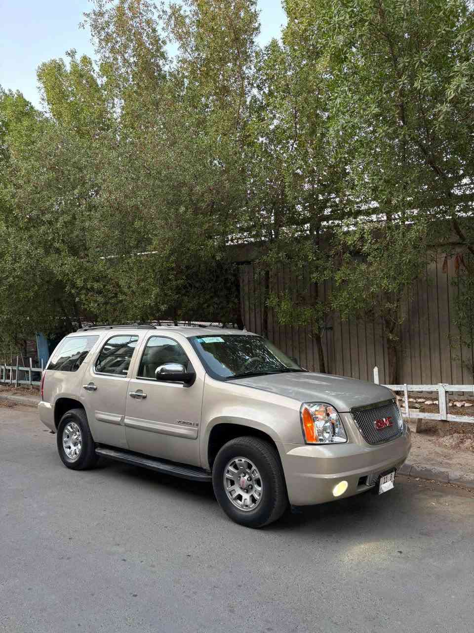 السلام عليكم GMC يوكن SLT موديل 2008 خليجي ماشية 281 الف السيارة مال بيت و جاهزة عله اخر حباية امسويلها سيرفس كامل السيارة اتلث  قطع تبريد وتشغيل عن بعد معروفة مواصفاتها بدون حادث بلادية بيها صبغ الجاملغ عكس السايق وبيها جراد بل بنيد وبيها اخياس بل بيبان الورة الربع الجوة فقط رايدها ب 175 ورقة مكاني بغداد حي الجامعة*********** بغداد, العراق
