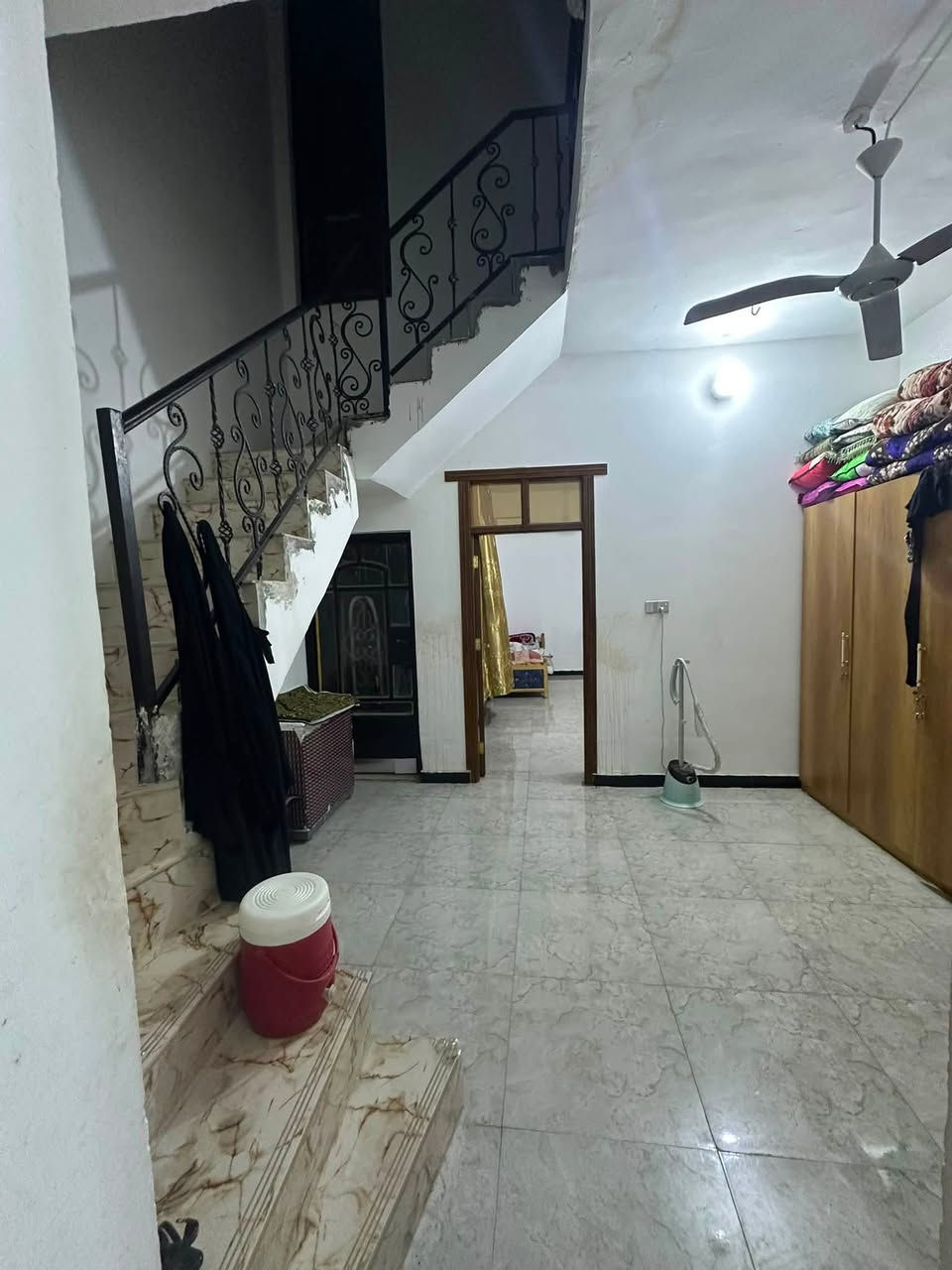 السلام عليكم /بيت للبيع طابو صرف

المساحه/ 125  

📍عنوان البيت شارع80  المنهدسين الرابعه 

مجاور مدرسه عمر عبد العزيز وقريب مول زيد 

واجه 5م 
يحتوي على صاله
غرفه نوم 
مطبخ 
صحيات داخليه 
صحيات خارجيه
طارمه مع ممر خارجي وداخلي 
السعر 122
للاستفسار 
***********
