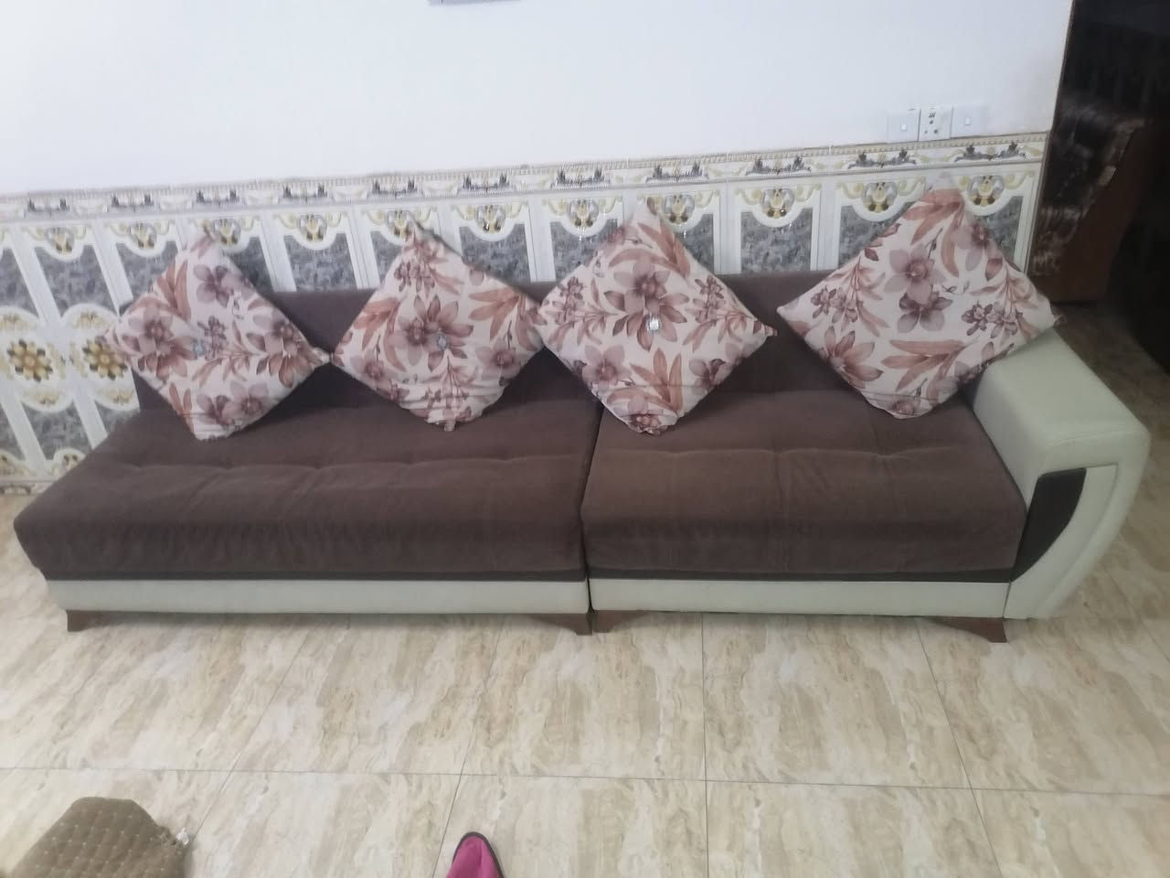 كنب ١٠مقاعد • نظيف • تاجي شيخ حمد