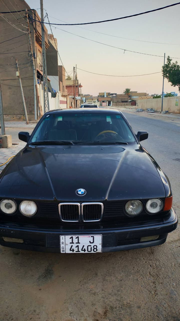 السلام عليكم من رخصه الادمن عندي سياره بي ام دبليو 735 باسم السياره بغداد موديل 1993 مصبوغه صبغ عام السياره حلوه وجاهزه السعر 57 ورقه وبيها مجال رقم الموبايل
***********
