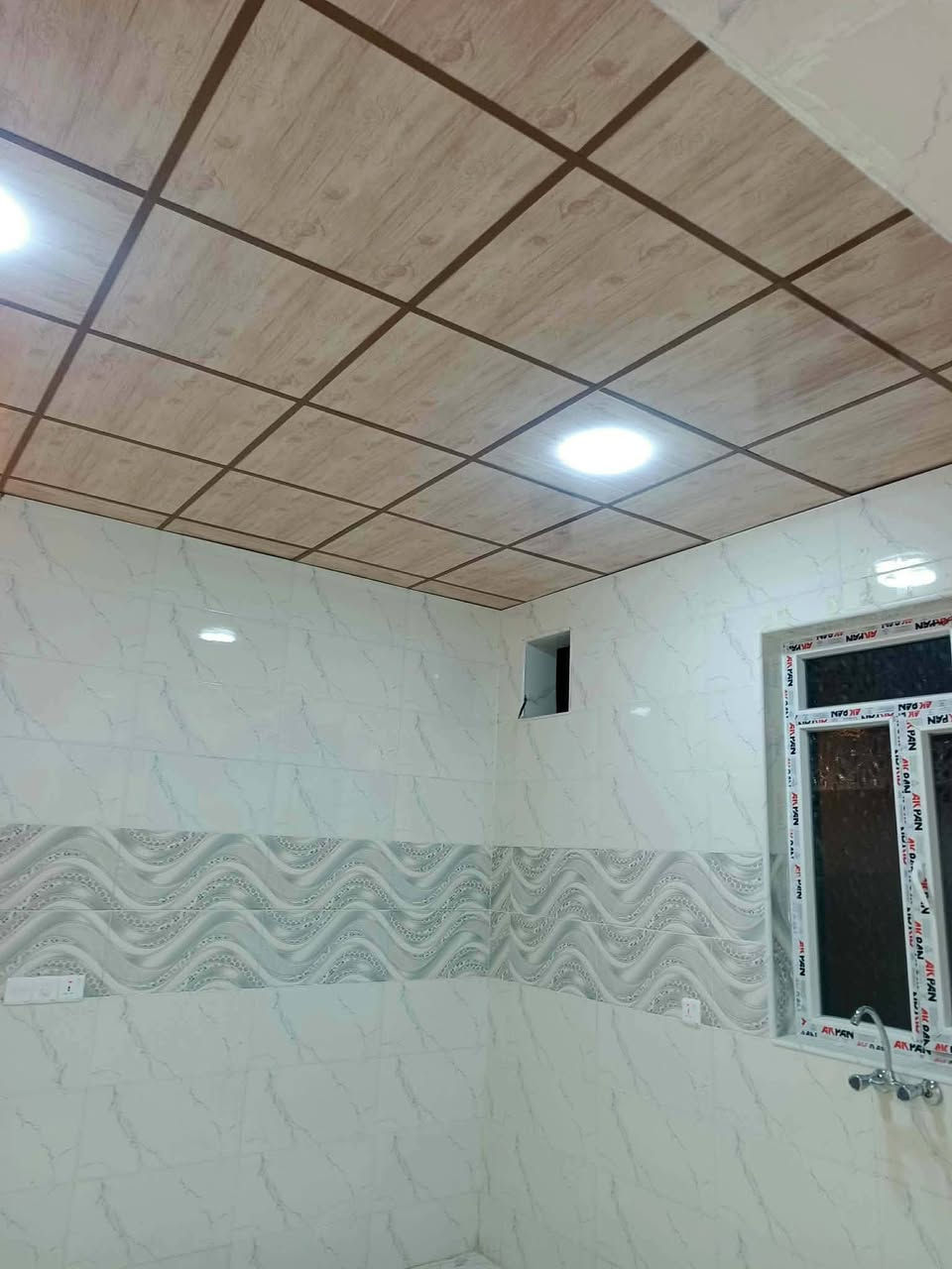 بيت 100متر بكاطون الرحمة 80وبي مجال ***********
