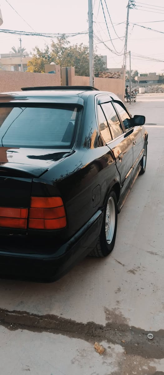 للبيع BMWموديل 91رقم بغداد لون اسود صبغ عام للجماليه محرك 35مفتوح كير اوتو السعر 48وبيه مجال العنوان ديالى الخالص للتواصل ***********
