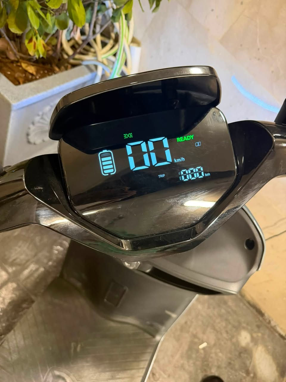 دراجه شحت تايلج بطاريات 5  وتجي تايرات جبليه دبلات رياضيه سرعه 75 وتجي وياها مرايات وتجه وبيه نضام البارك كير وتجي دبل اشاره يمنه ويسره وتجي 3 نمر وبيه صندوق جبير مستخدمه 20 يوم لل استفسار الاتصال على هذا الرقم ***********
