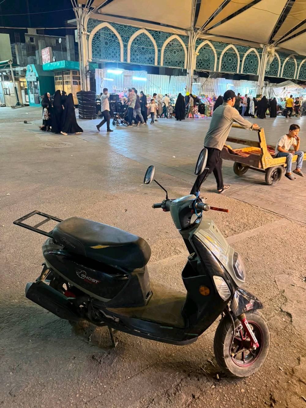 بوليس • صيني • بالخدمة