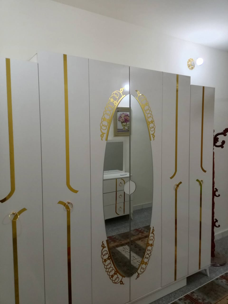 للئيجار شقة مفروشة بلمنصور الاميرات قرب نادي الصيد تحتوي على غرفتين وصاله ومطبخ وحمام مع الخدمات مفتوح 24ساعة ب 900$. للاستفسار الاتصال بالرقم ***********
